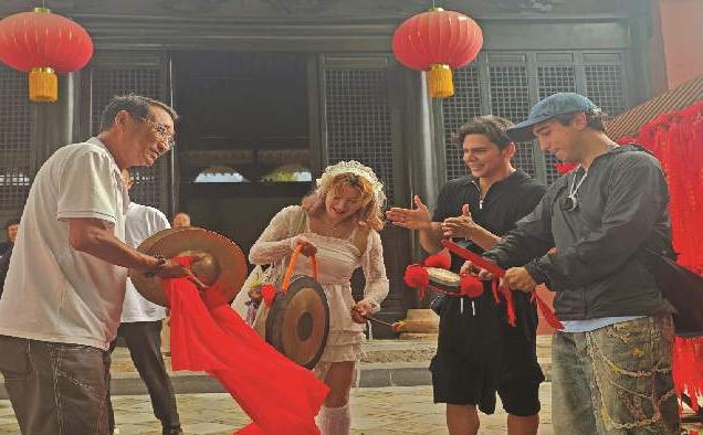 Foreign Students Immerse Themselves in the Intangible Cultural Heritage of Shouxian County